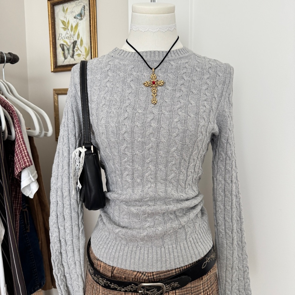 vintage grey cable knit crew sweater - Picture 4 of 8